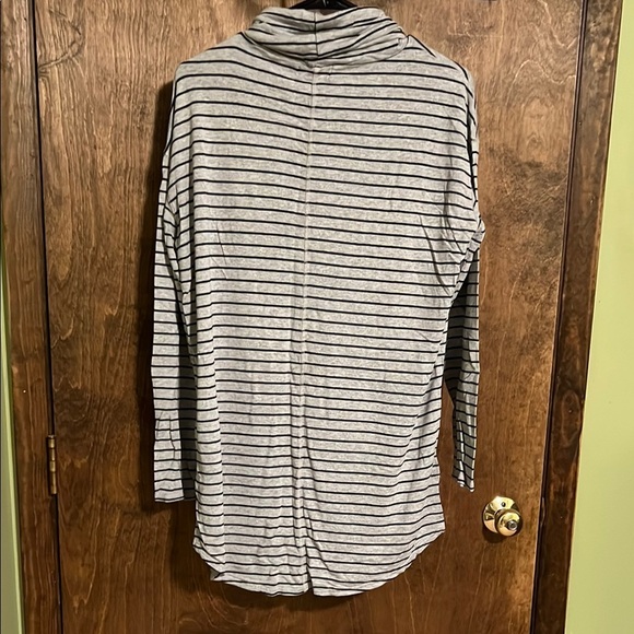Liz Claiborne Striped Gray Turtleneck Top - Picture 3 of 3